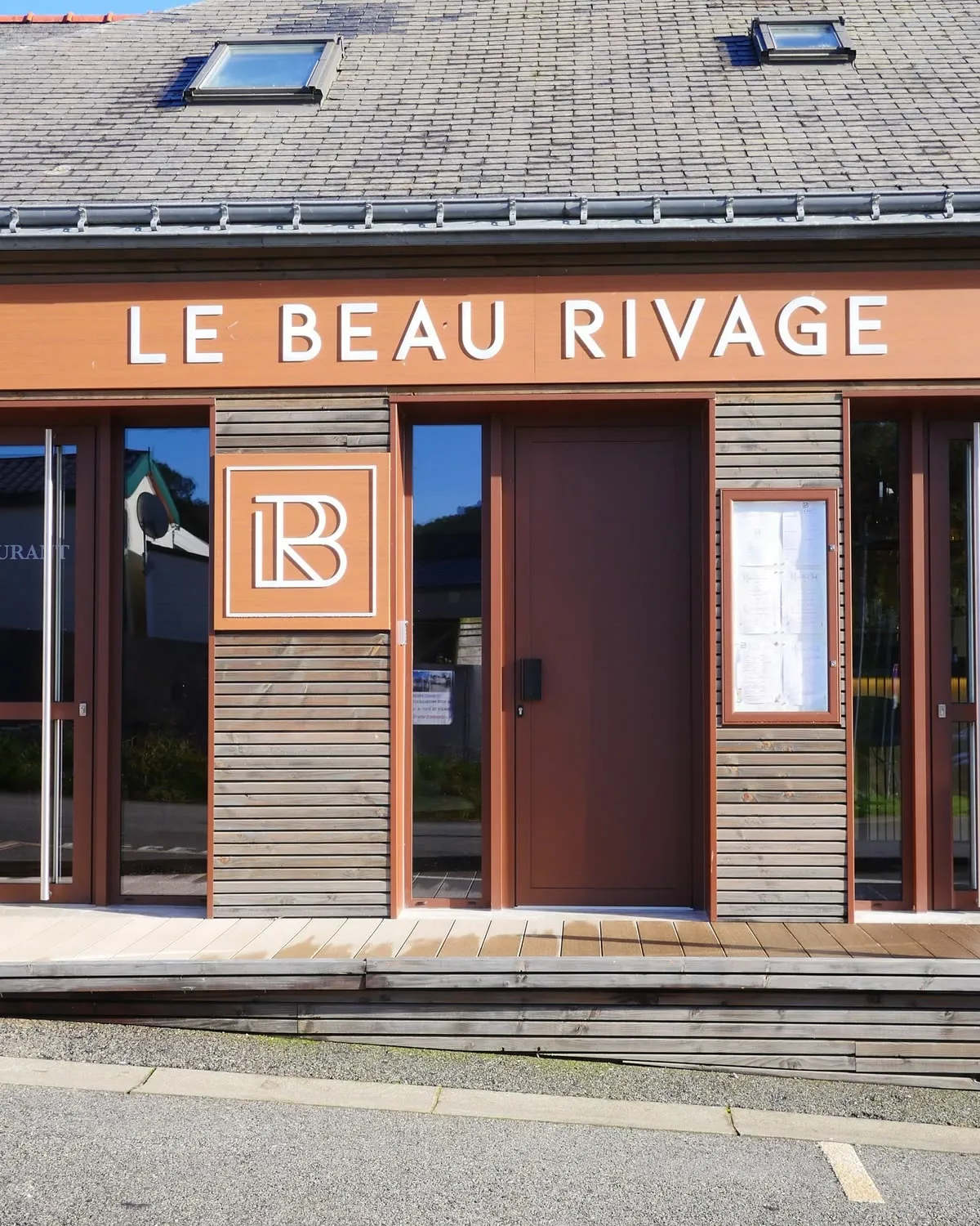 Photo 1 sur 8 — Le Beau Rivage